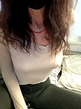 Silvia Zeno online show from 10.18.25