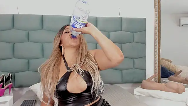 MiaMancini online show from 09.25.25