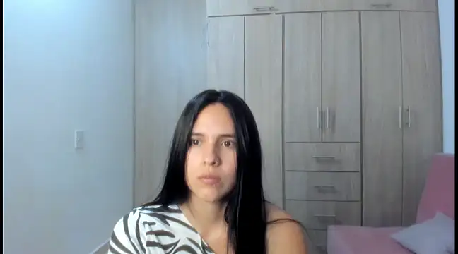 Hana Zurah online show from 02.22.25