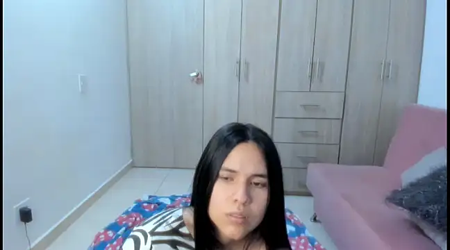 Hana Zurah online show from 03.01.25