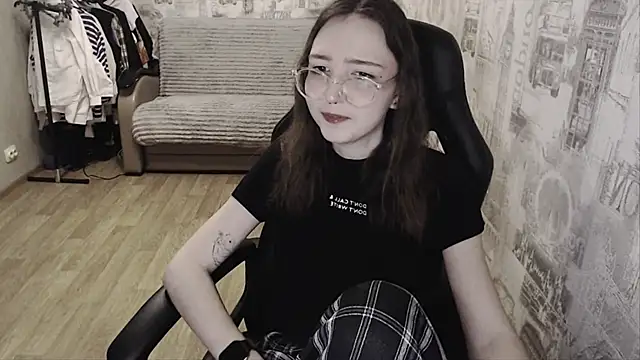 Snapshot of AmeliaKamishiro chatting on 01.04.25 AmeliaKamishiro online show from 01.04.25