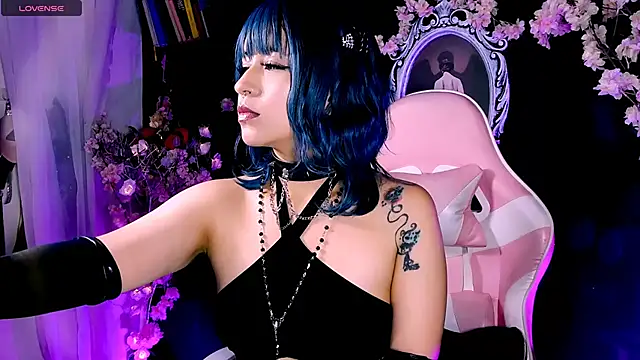 Snapshot of kitty_roxy chatting on 03.16.26 kitty roxy online show from 03.16.26