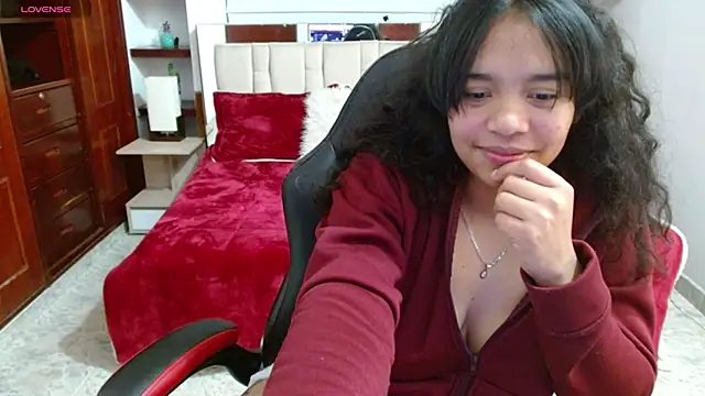 laureentt  online show from 02.04.25