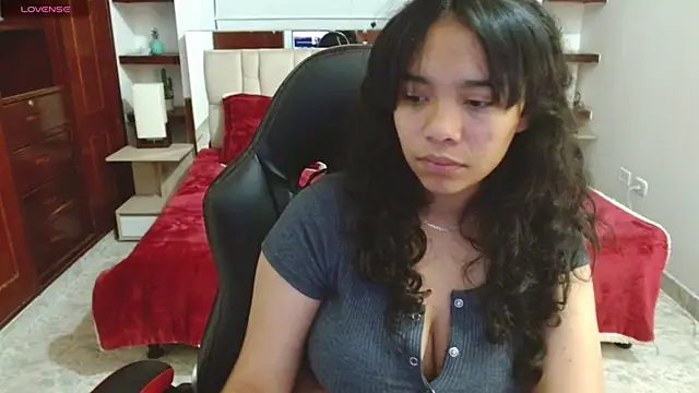 laureentt  online show from 02.05.25