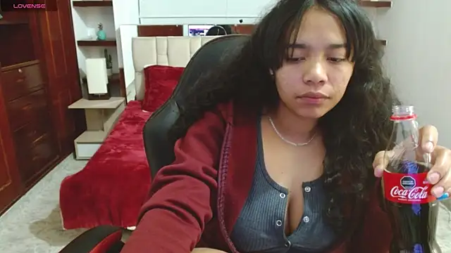 laureentt  online show from 02.05.25