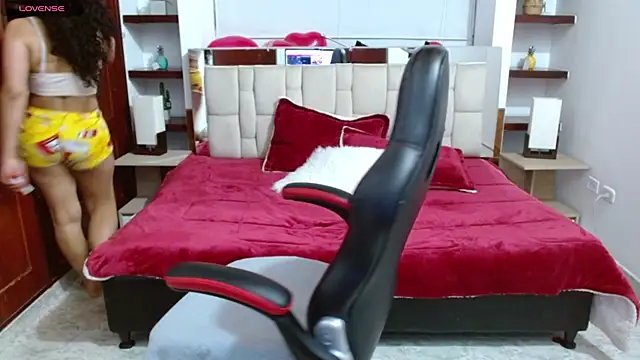 laureentt  online show from 02.10.25