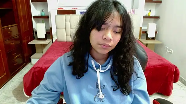 laureentt  online show from 03.12.25