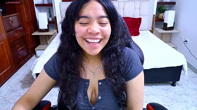 laureentt  online show from 09.10.25