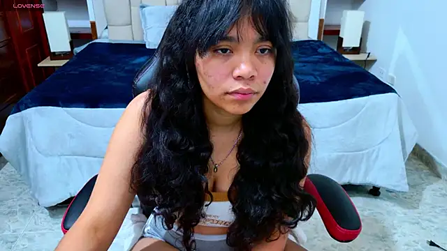 laureentt  online show from 10.18.25