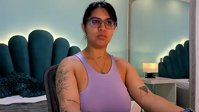 sharlott18 online show from 10.29.25