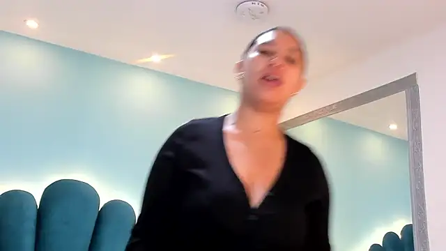 sharlott18 online show from 11.08.25