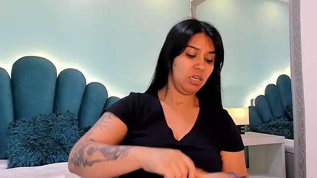 sharlott18 online show from 11.15.25