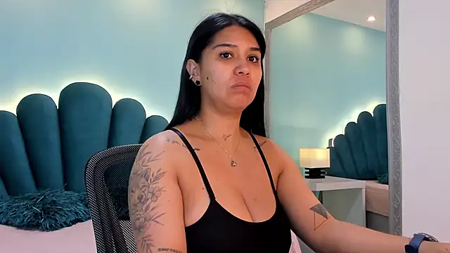 sharlott18 online show from 11.26.25