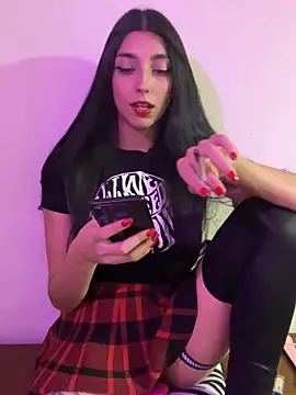 Snapshot of Felicia_smok3 chatting on 02.18.25 Felicia smok3 online show from 02.18.25