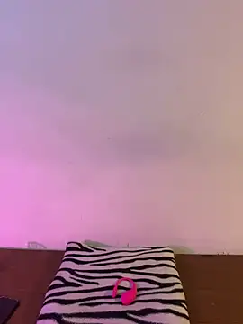 Snapshot of Felicia_smok3 chatting on 10.31.25 Felicia smok3 online show from 10.31.25