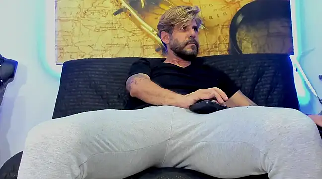 Snapshot of johny_bluexxx chatting on 01.30.25 johny bluexxx online show from 01.30.25