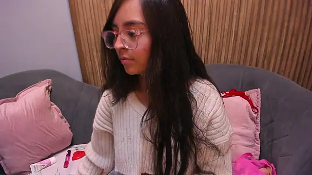 Eva Macalliter online show from 12.27.24