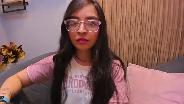 Eva Macalliter online show from 01.08.25