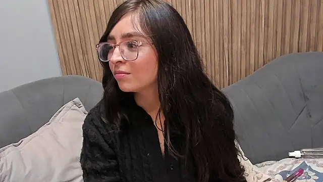 Eva Macalliter online show from 03.08.25