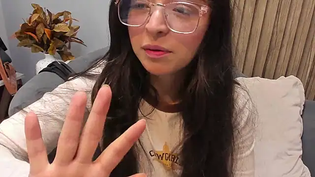 Eva Macalliter online show from 03.20.25