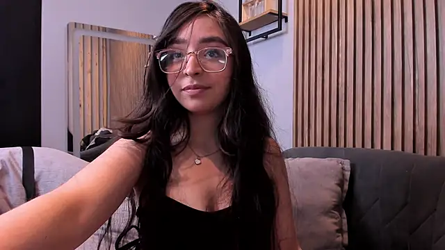 Eva Macalliter online show from 09.22.25