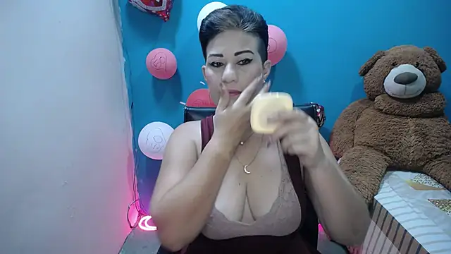 Sunny rayz  online show from 02.16.25