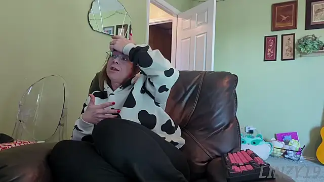 Linzy 19 online show from 11.07.25