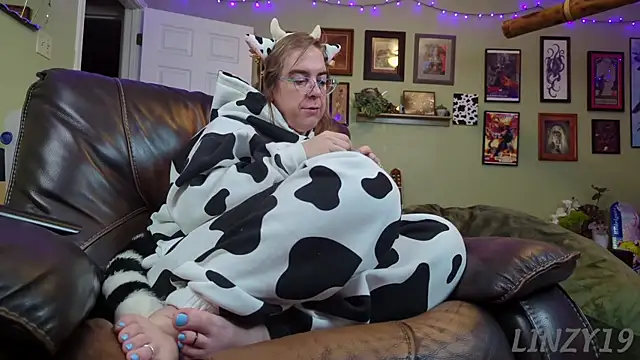 Linzy 19 online show from 11.13.25