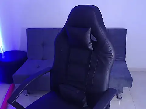 Snapshot of hot_king20 chatting on 12.21.25 hot king20 online show from 12.21.25