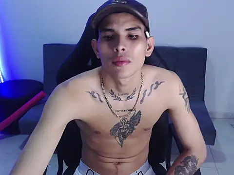 Snapshot of hot_king20 chatting on 12.23.25 hot king20 online show from 12.23.25