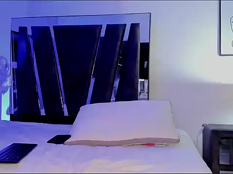 HollyEvanz online show from 09.27.25