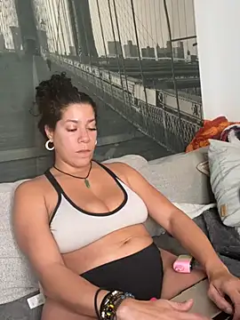 Snapshot of Bigbuttbrooklynn chatting on 02.19.25 Bigbuttbrooklynn online show from 02.19.25