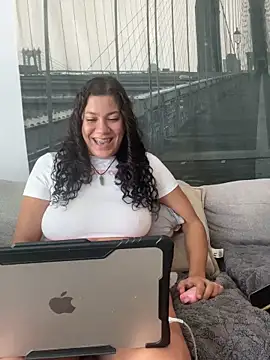 Snapshot of Bigbuttbrooklynn chatting on 02.25.25 Bigbuttbrooklynn online show from 02.25.25