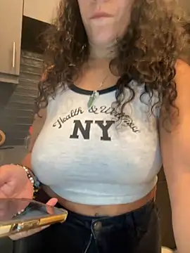 Snapshot of Bigbuttbrooklynn chatting on 02.28.25 Bigbuttbrooklynn online show from 02.28.25