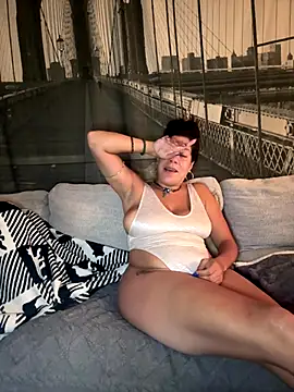 Snapshot of Bigbuttbrooklynn chatting on 10.17.25 Bigbuttbrooklynn online show from 10.17.25