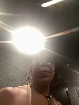 Snapshot of Bigbuttbrooklynn chatting on 10.25.25 Bigbuttbrooklynn online show from 10.25.25