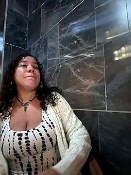 Snapshot of Bigbuttbrooklynn chatting on 10.27.25 Bigbuttbrooklynn online show from 10.27.25