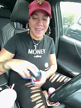 Snapshot of Bigbuttbrooklynn chatting on 11.04.25 Bigbuttbrooklynn online show from 11.04.25