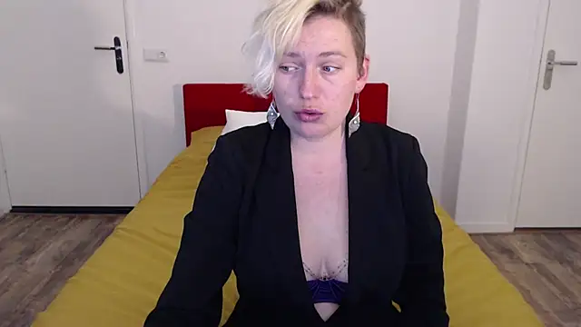 Snapshot of cumfun chatting on 02.21.25 cumfun online show from 02.21.25