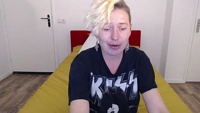 Snapshot of cumfun chatting on 02.23.25 cumfun online show from 02.23.25