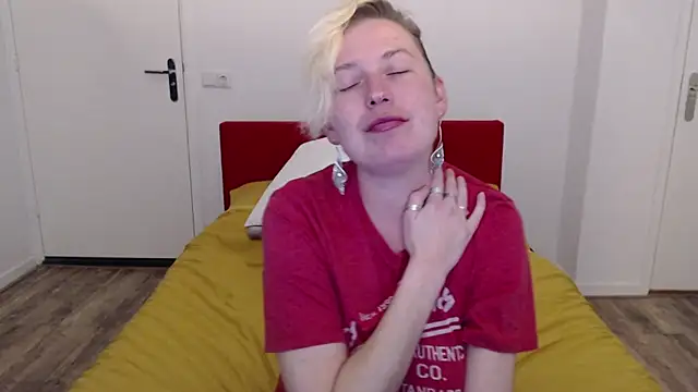 Snapshot of cumfun chatting on 02.23.25 cumfun online show from 02.23.25