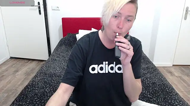 Snapshot of cumfun chatting on 03.19.25 cumfun online show from 03.19.25