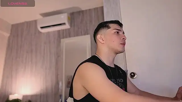 Snapshot of JUANDIAMONDS98 chatting on 02.22.26 JUANDIAMONDS98 online show from 02.22.26