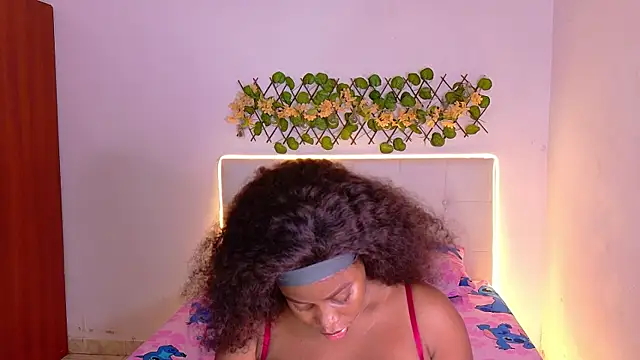 Snapshot of choco_dessert_ chatting on 10.28.25 choco dessert online show from 10.28.25