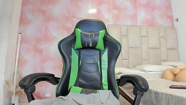 aida rose  online show from 11.04.25