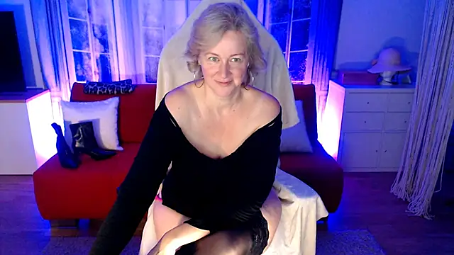 Snapshot of MarleneBloem chatting on 10.03.25 MarleneBloem online show from 10.03.25