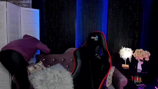 SarahCoksss online show from 11.06.25