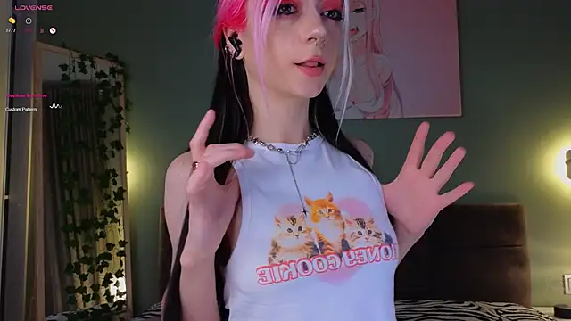 Snapshot of TristaRoht chatting on 12.20.24 TristaRoht online show from 12.20.24