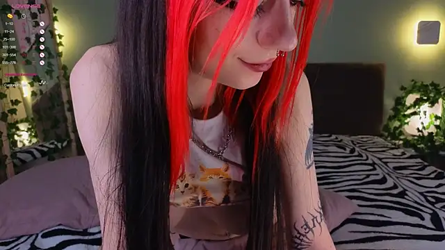 Snapshot of TristaRoht chatting on 01.11.25 TristaRoht online show from 01.11.25