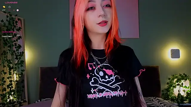 Snapshot of TristaRoht chatting on 01.17.25 TristaRoht online show from 01.17.25